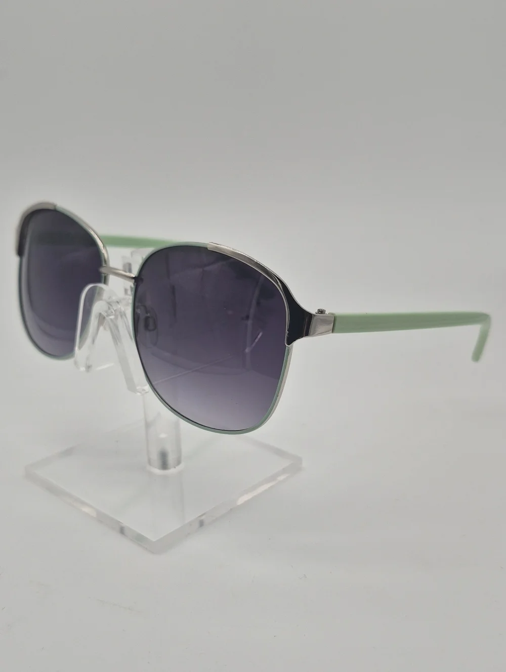 Guess Women's Sunglasses with Mint Green Temples and Gradient Gray Lenses